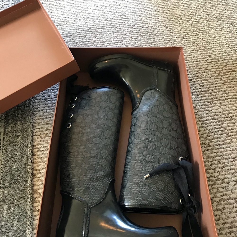 COACH Tie-Up Rain Boots in Size 6-Black - Picture 3 of 6